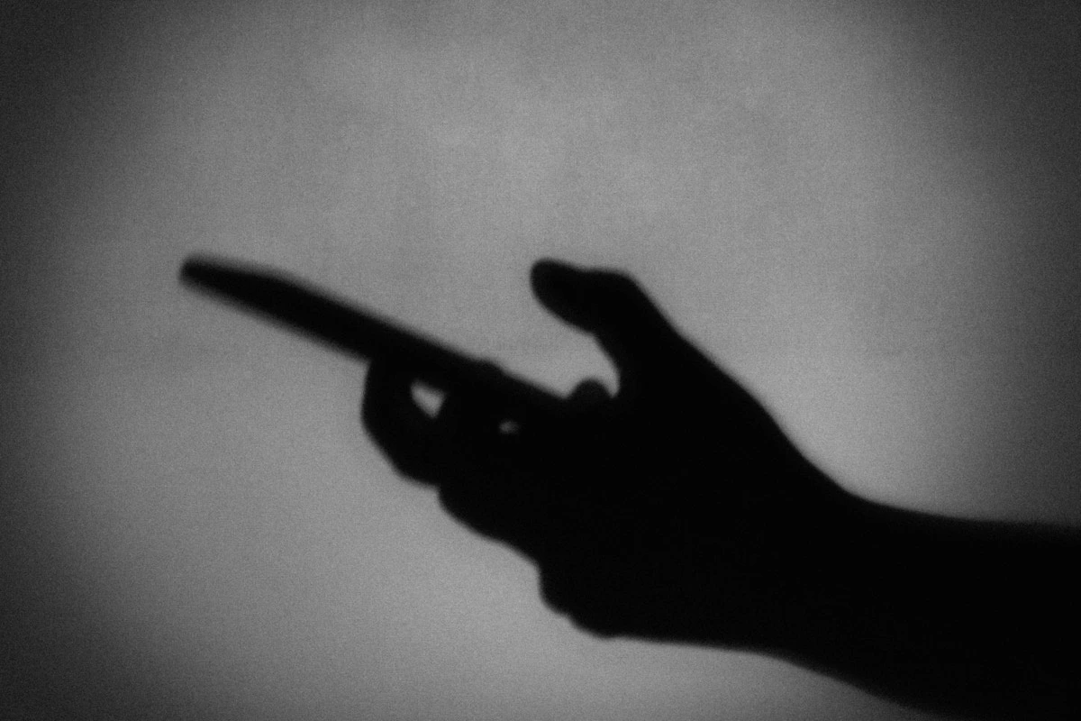 「つ〜かま〜えた」位置情報を偽装して風俗通いする夫。決別へのカウントダウン｜​​​​愛は死んでも生活は続く