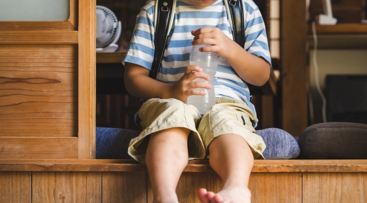 朝8時過ぎ、登校中に半泣きで帰宅した8歳と母の会話に6万いいね「対応が最高」「お母さんも偉い」