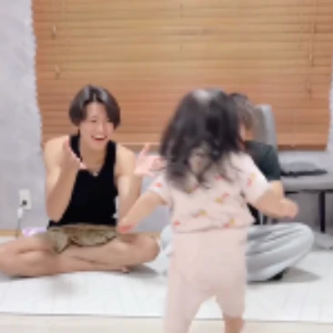 【347万回再生】7人兄妹の末っ子1歳。「おいでおいで」に選ばれたのは？ 2連敗した高3イケメン長男の結末