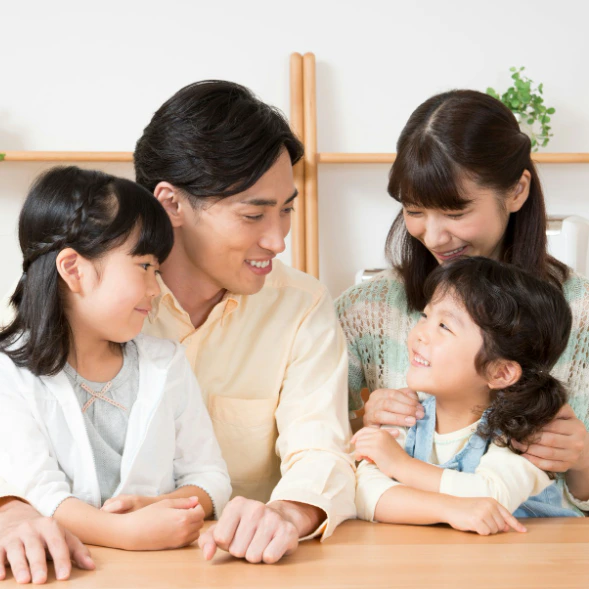休日前夜の「家族会議」が楽しすぎる…！お出かけプランの怒涛の採用劇に2.6万いいね「幸せな時間」「懐かしい」