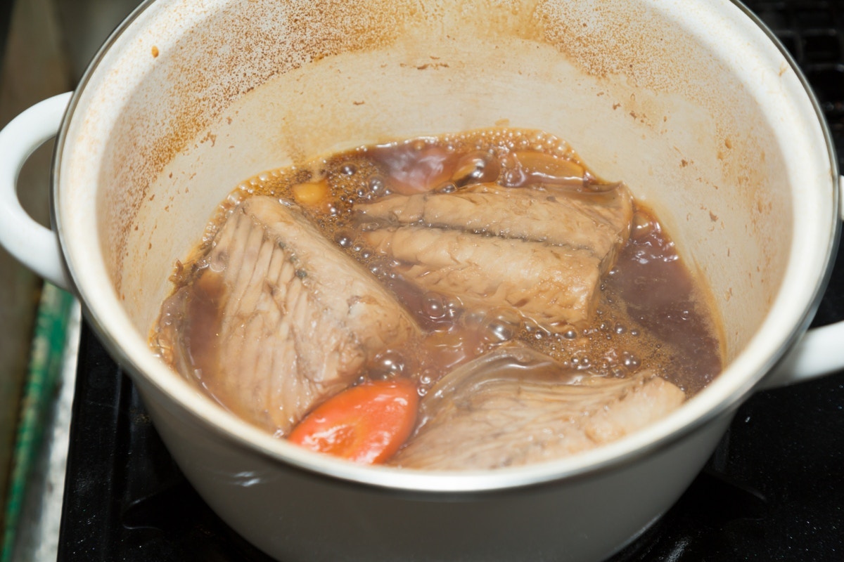 魚の煮つけ失敗した母→一口食べた息子の感想に「胸に矢が5本くらい刺さった」「おそろしい子⋯」