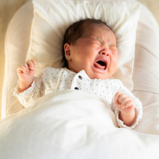 「下ろすとギャン泣き」生後1ヶ月の抱っこマン…同じママたちの乗り越え方は？