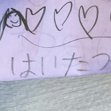 【ほっこり】ランドセル待つ娘→「はいたつやさん」準備している手紙にXで反響「これはうれしい」「喜ぶ」