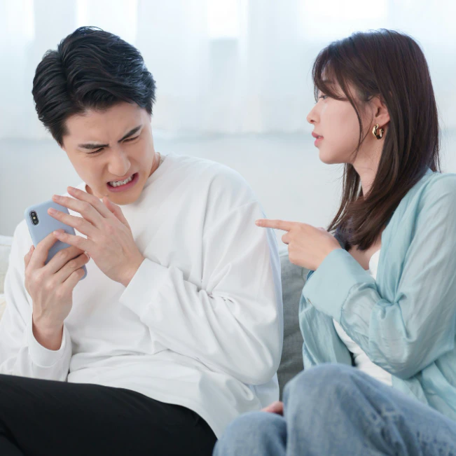 「ゲーム中に話しかけるのが悪い」常に画面に夢中な夫→一体いつ話しかければいいの？