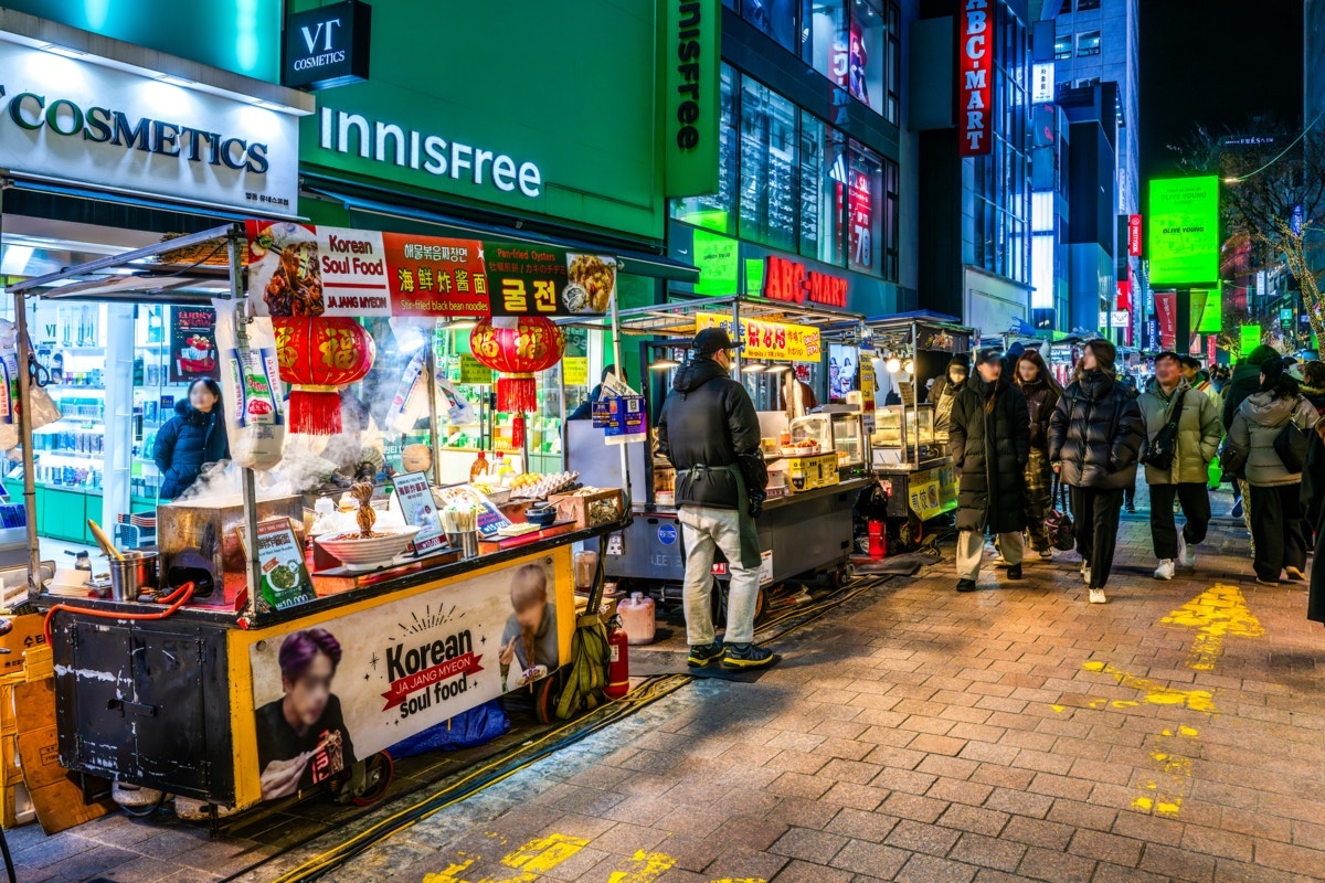 旅の醍醐味は観光地以外に？→“世界一周”旅人が笑顔になる瞬間に5千いいね「タウン誌も」「調味料好き」