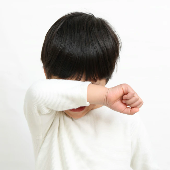 「園の玄関から脱走されたよ」年長児の登園拒否で毎朝ボロボロ…「小1で不登校？」と悩むママへ