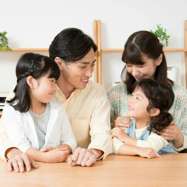 パパが帰ってきた瞬間、家族が一斉に→微笑ましい光景に1,000いいね「最高」「平和な世界」