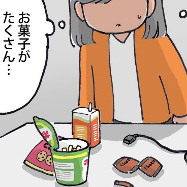 資料室の奥には大量のお菓子と充電器。これは何ごと？｜ドルオタが現実で恋をした
