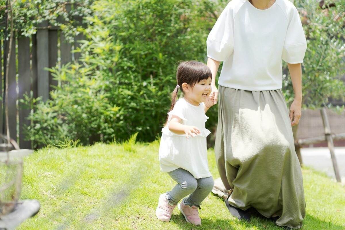 【ほっこり】3歳娘の“尊い姿”見て泣いた母→周囲にいた「もう1人の観客」に4.7万いいね「愛しい」