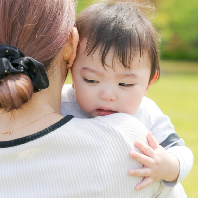 「あのとき戻れたら」抱っこできなかった過去の後悔…前を向くママたちの言葉