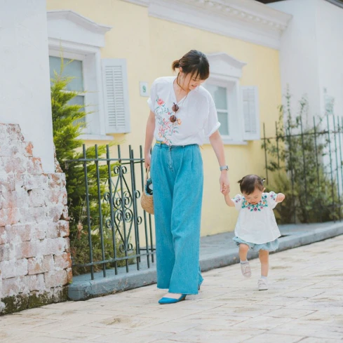 「とにかく歩きたい」1歳児を自由に歩かせてみた結果→2時間後の“まさかのゴール”に7.9万いいね