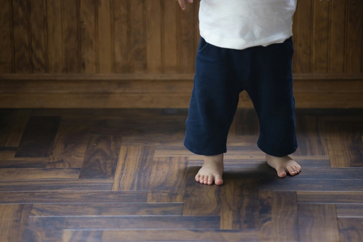 ロールケーキをおしりでつぶしてしまった1歳→必死のワードセンスに2.2万いいね「かわいすぎた…」