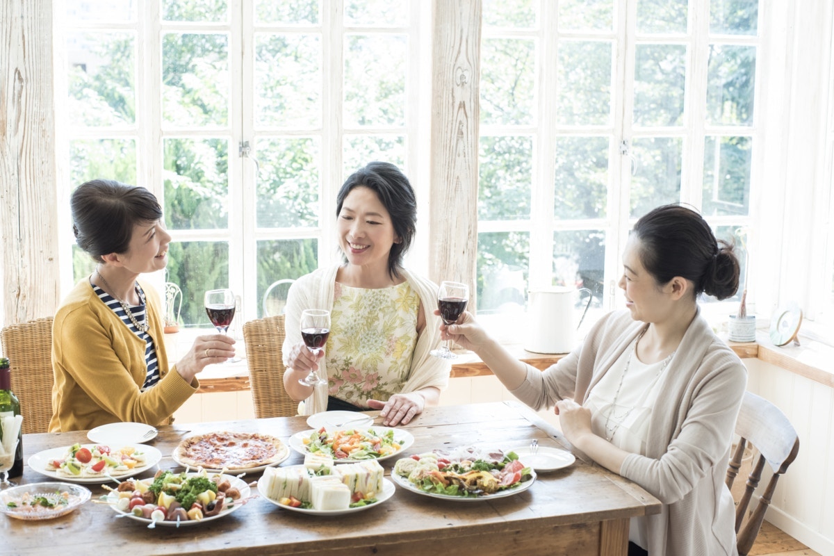 自宅開催のママ会「わが家でもう10回」→チリツモでつのる“モヤモヤ感”｜おもてなしは当たり前？