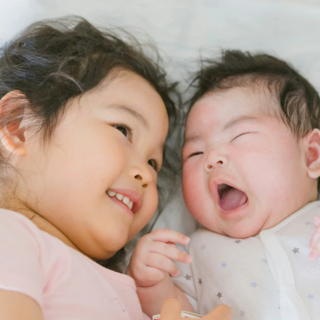 「私の妹うまれた！やったー！」4学年差きょうだい、仲はどう？経験者のリアルな声