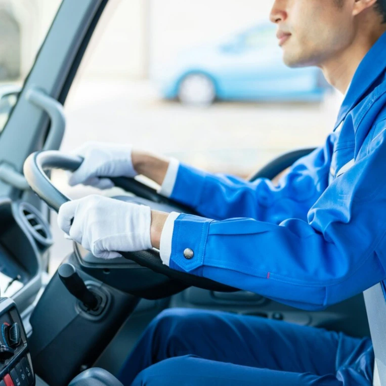 「おじいさんを座らせてあげて」優しいバス車内放送→投稿者が語る【オチ】に5千いいね「最後の一行ｗ」
