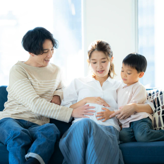 「1ヶ月間だけど想像がつかない…」2人自宅保育か保育料30万支払いか、退園の決断に揺れるママの本音