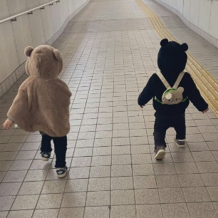 「いつか2人とも手を離れる日がくる」双子ママの想いに3万いいね「今が一番の宝物」「幸せってこういうこと」