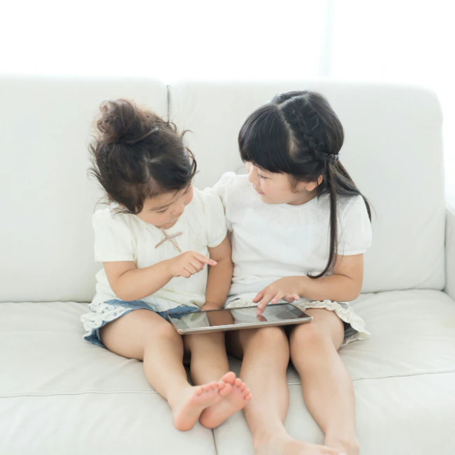 「自分は鬼ばばみたいな母親だった…」毎日何度も喧嘩する2歳差姉妹、育児が楽になるのはいつから？