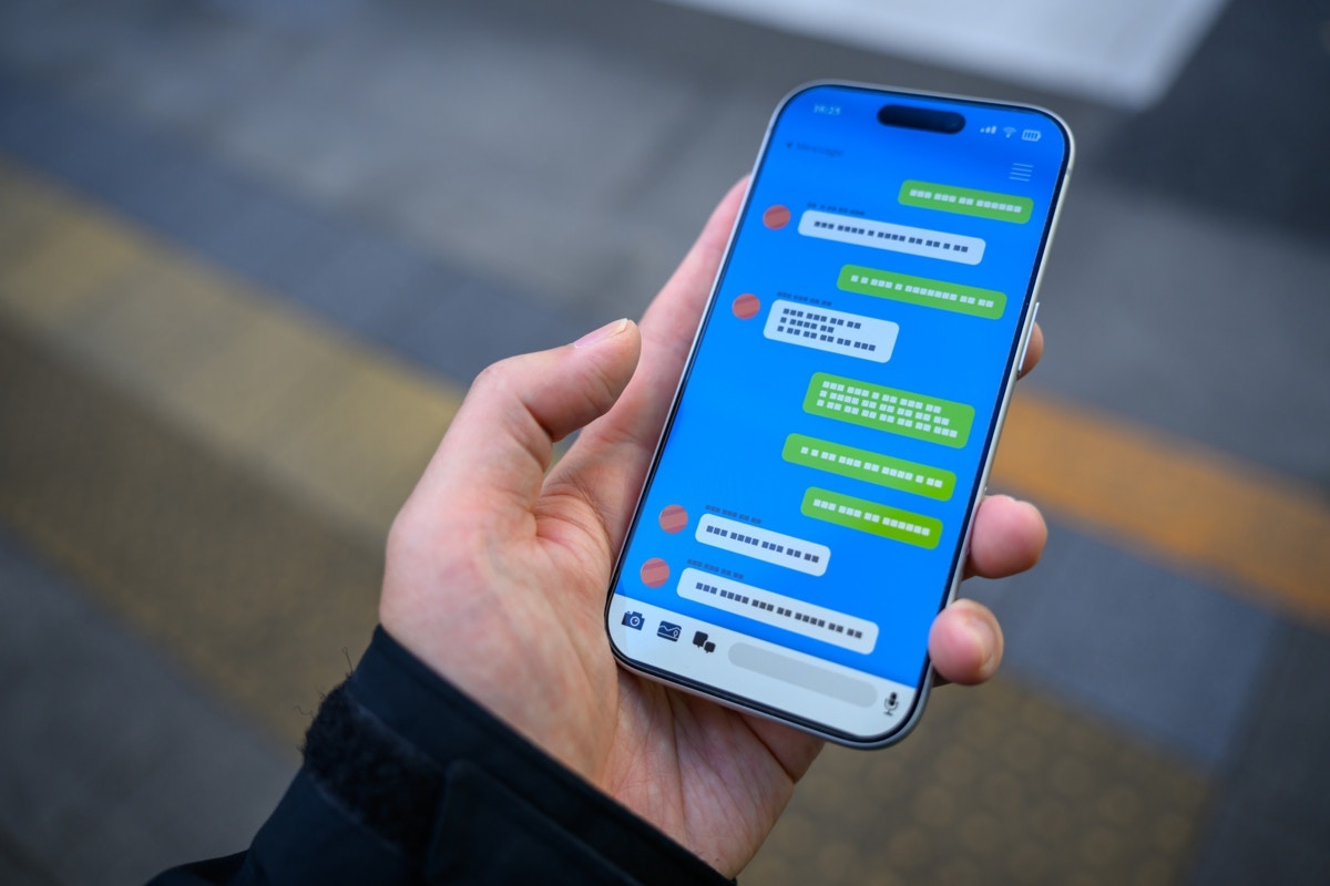 「母さんに謝りにこい」父から連絡も…実家の母を「非表示」にした理由｜産後に実母と距離をおいた話