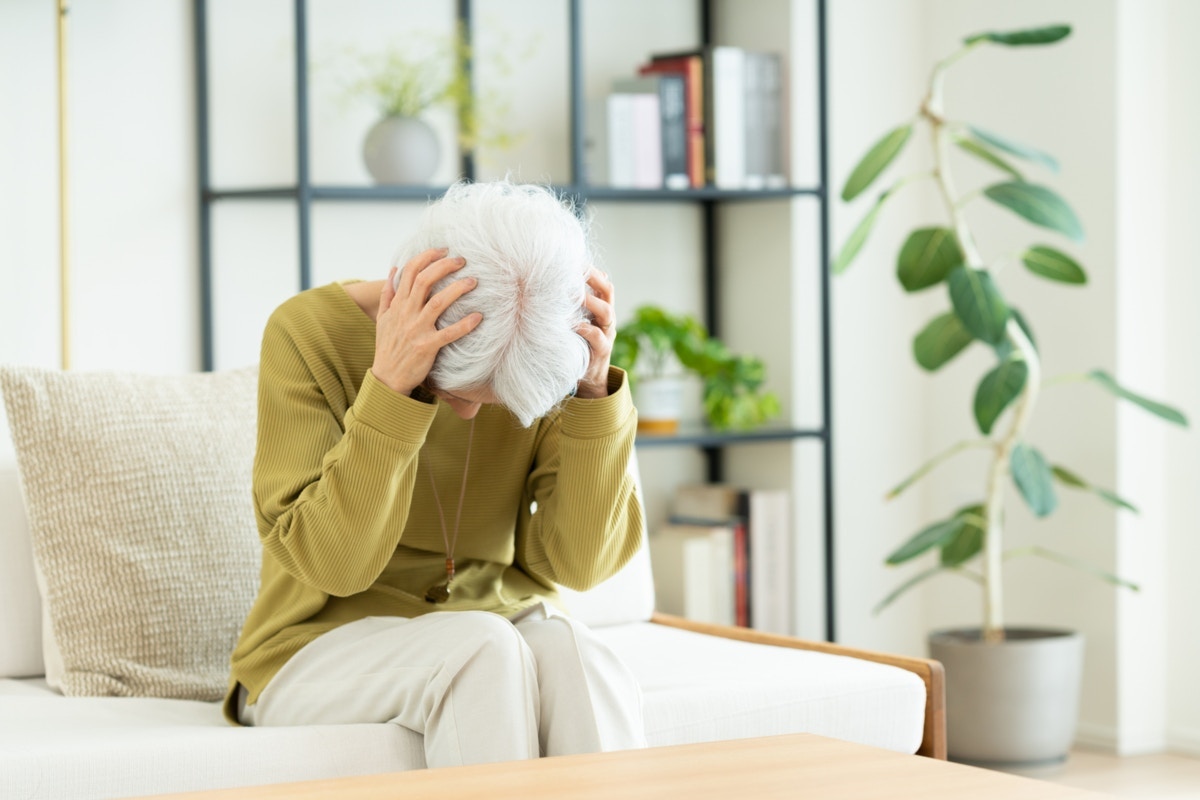 義母の金銭要求を断ち切った私たち…最後に届いた「手編みのマフラー」｜お金をだまし取る義母