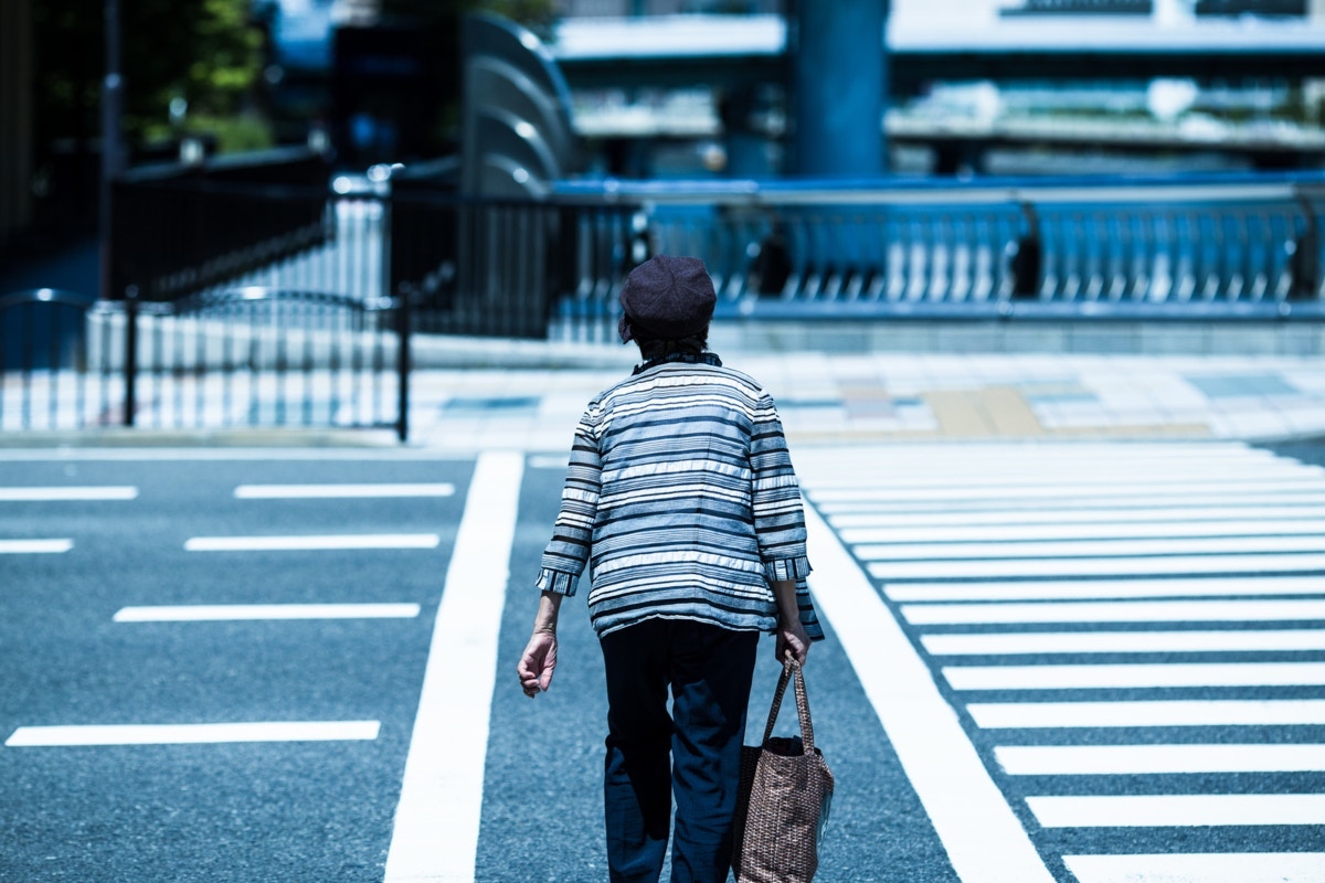 郵便局で会った“赤ちゃん好きおばちゃん”→マナー守る姿に8万いいね「いい話」「なんて健気」