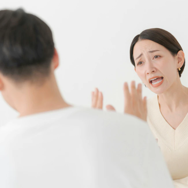 「旦那がいると子供が3人いるみたい」育児も家事も自分優先でイライラが止まらない…