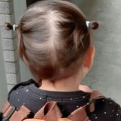 まさかの登園姿が尊い…！兄のランドセルに憧れる2歳児に13万いいね「めっちゃ可愛い」「仲良し兄妹」