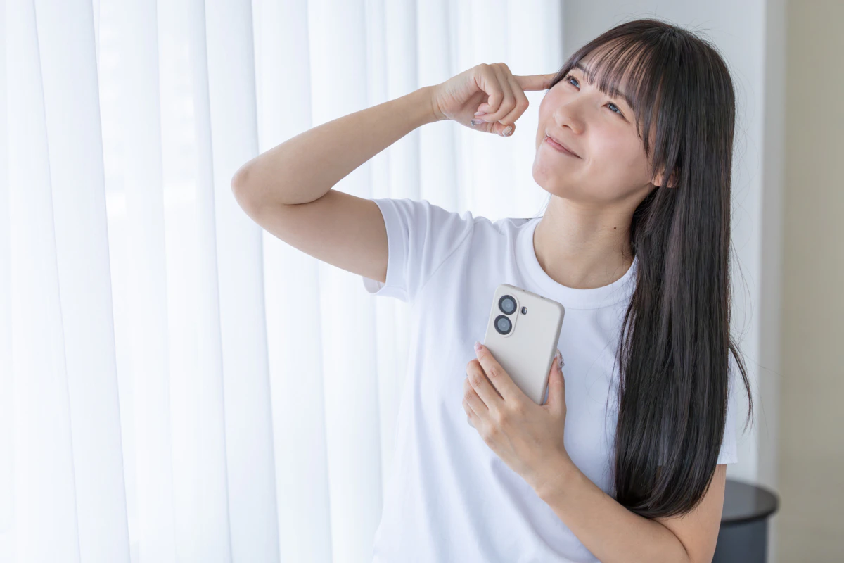 スマホ　頭　女性