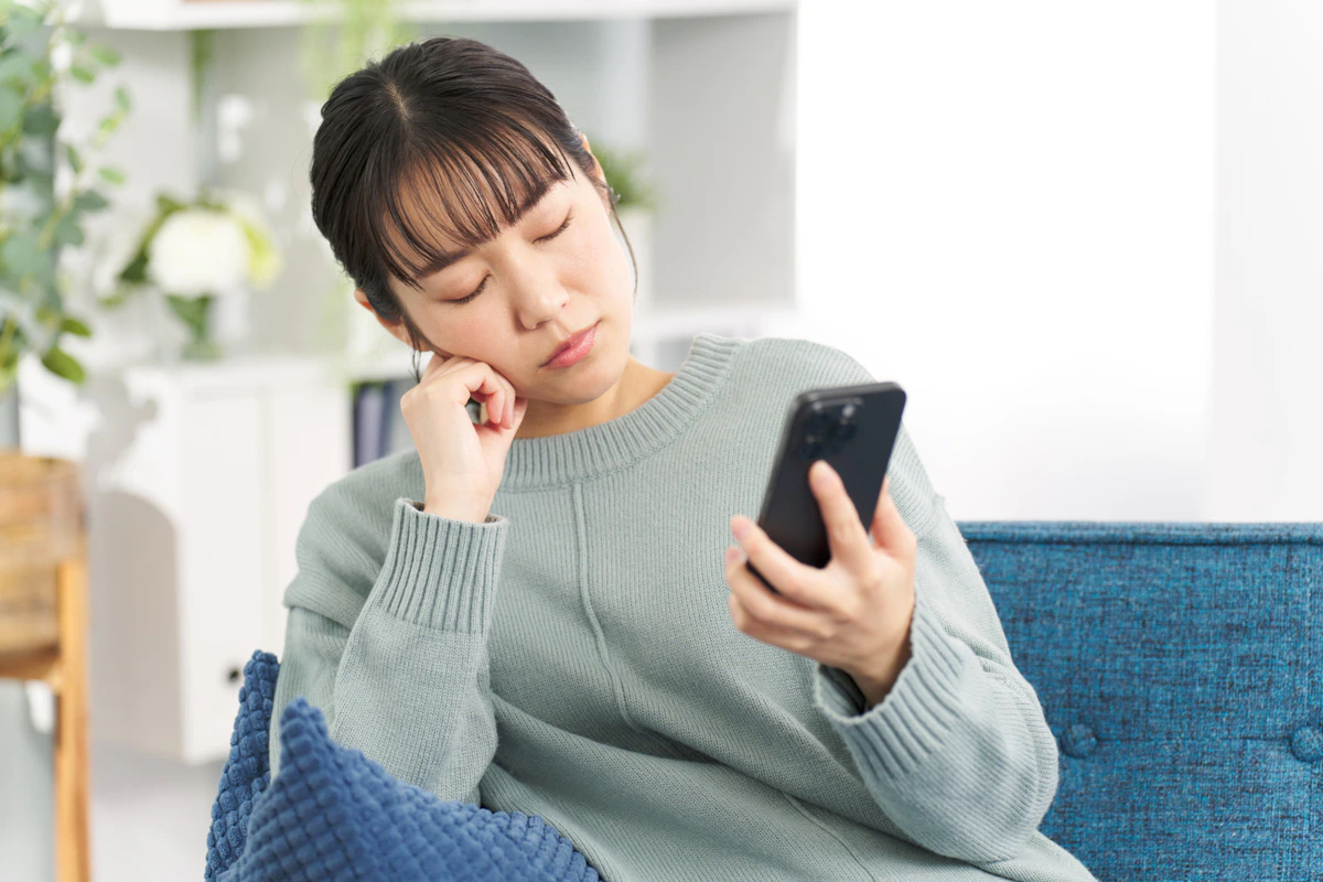 メッセージ　悩む　主婦　スマホ