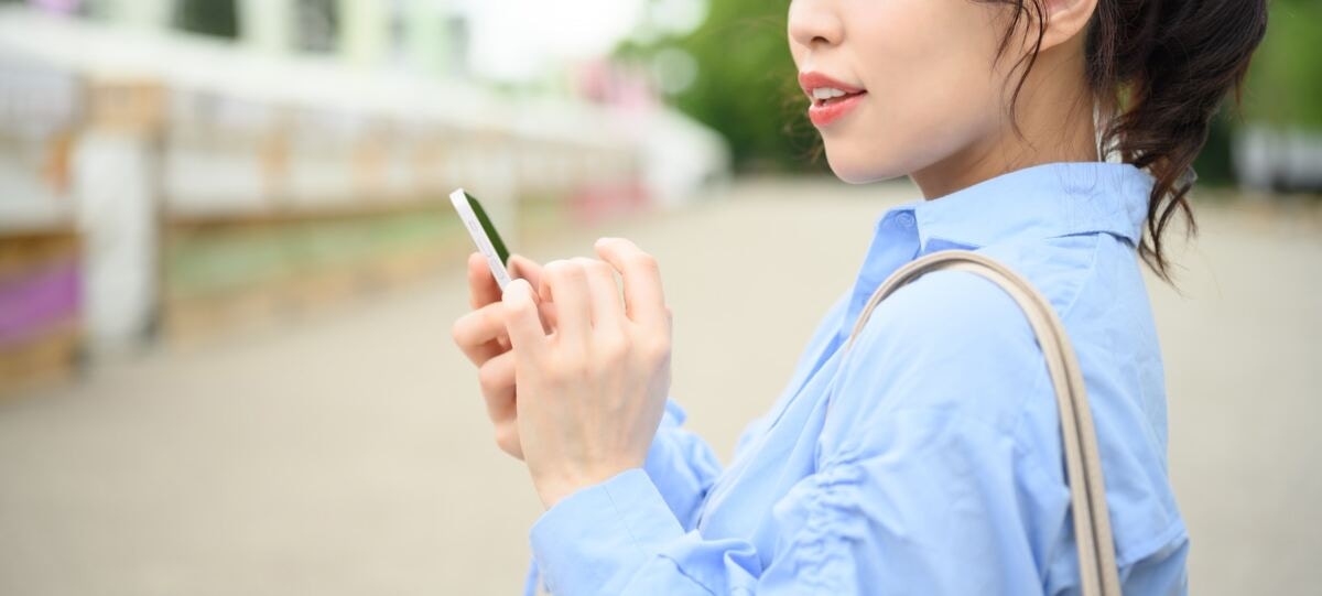 LINE　スマホ　手元