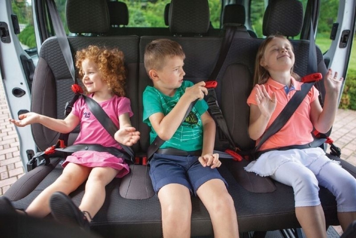新作送料無料 スマートキッズ 子ども シートベルト 車 チャイルドシート 補助 簡単取り付け