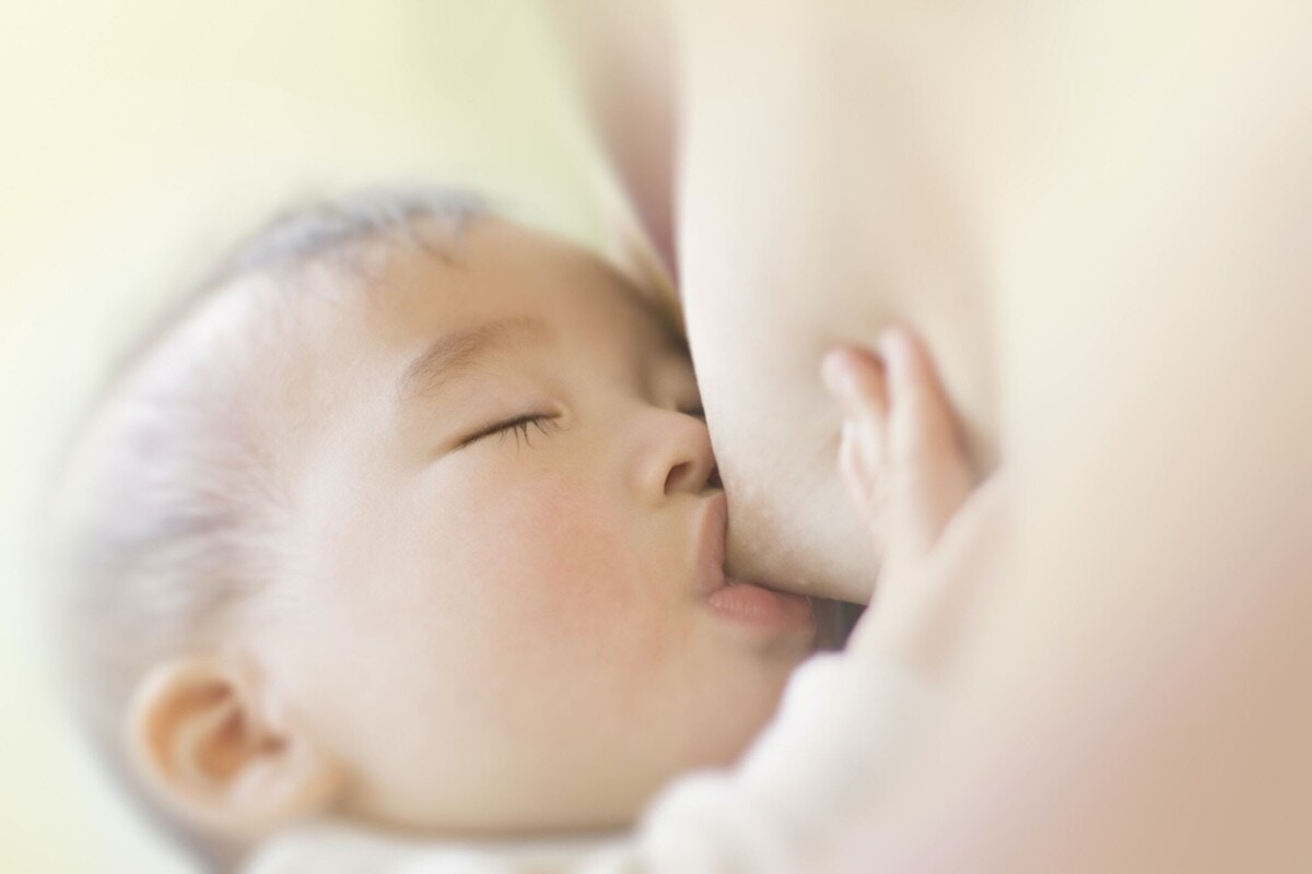 赤ちゃん  授乳　
