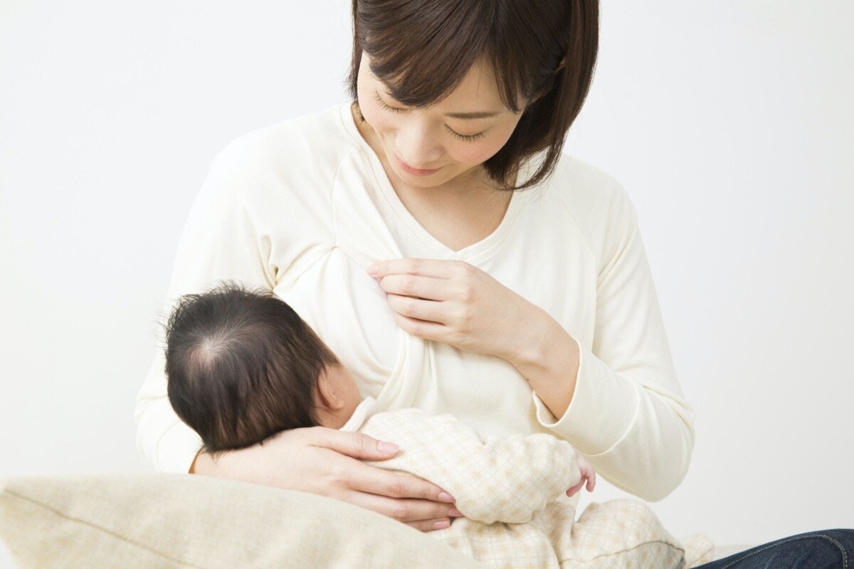 赤ちゃん  授乳　