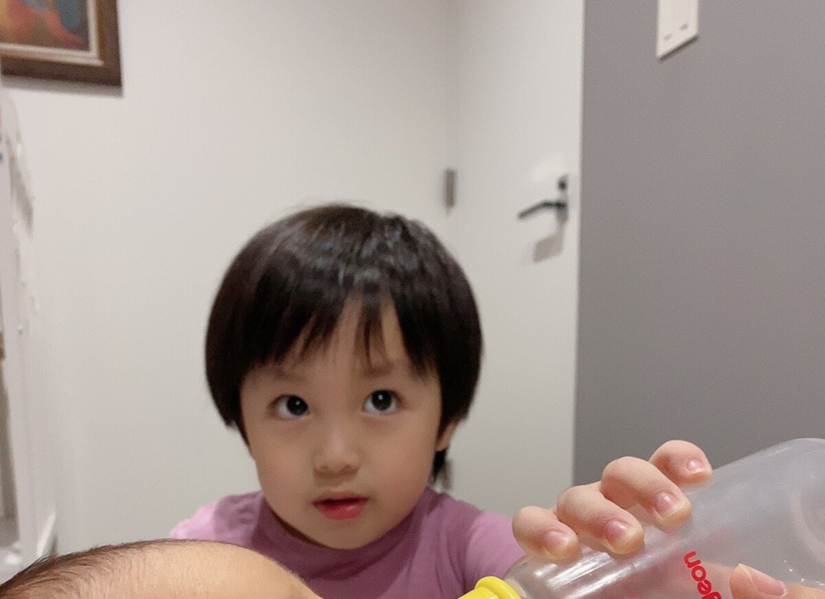 第2子を出産した川崎希さん 赤ちゃんと初めて会った長男くんのリアクションがかわいい ママリ 第2子を出産した川崎希さん 赤ちゃんと初めて会った長男くんのリアクションがかわいい ママリ