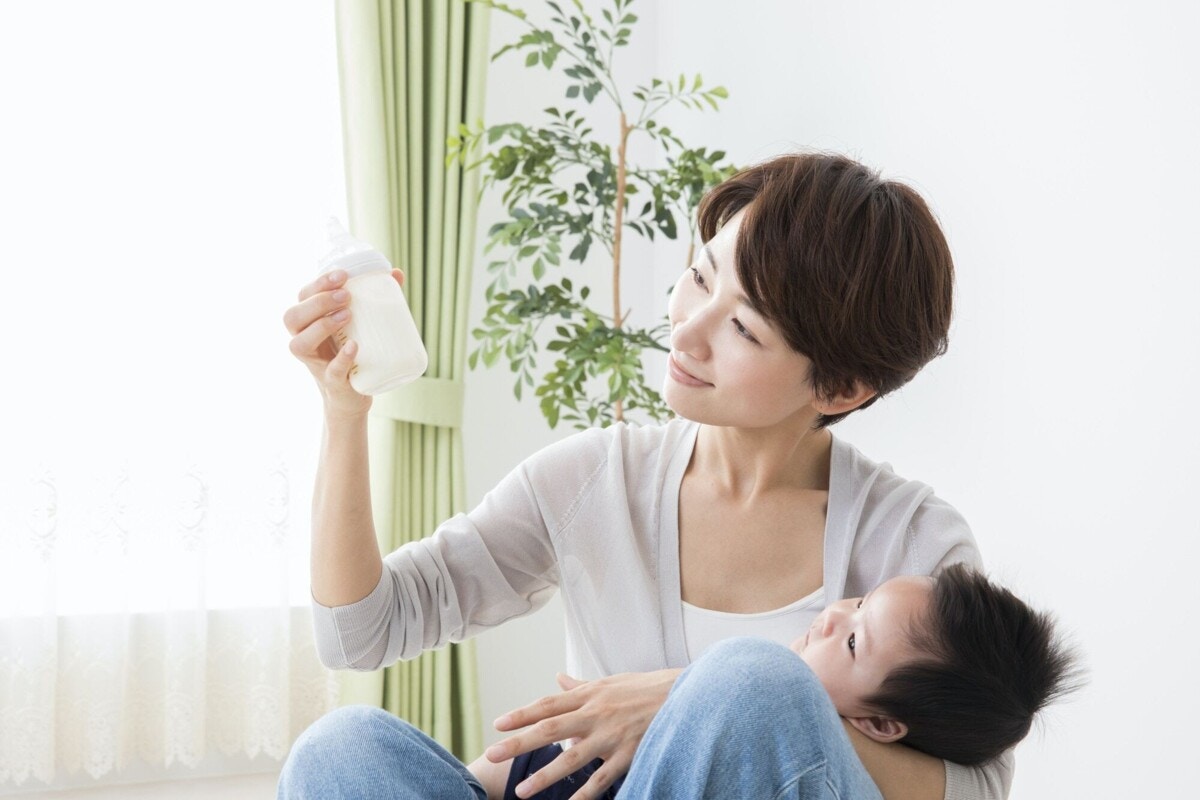 粉ミルクはいつまで飲ませていいの 断乳が遅くなることのデメリットと断乳のステップ ママリ 粉ミルクはいつまで飲ませていいの 断乳が遅くなることのデメリットと断乳のステップ ママリ