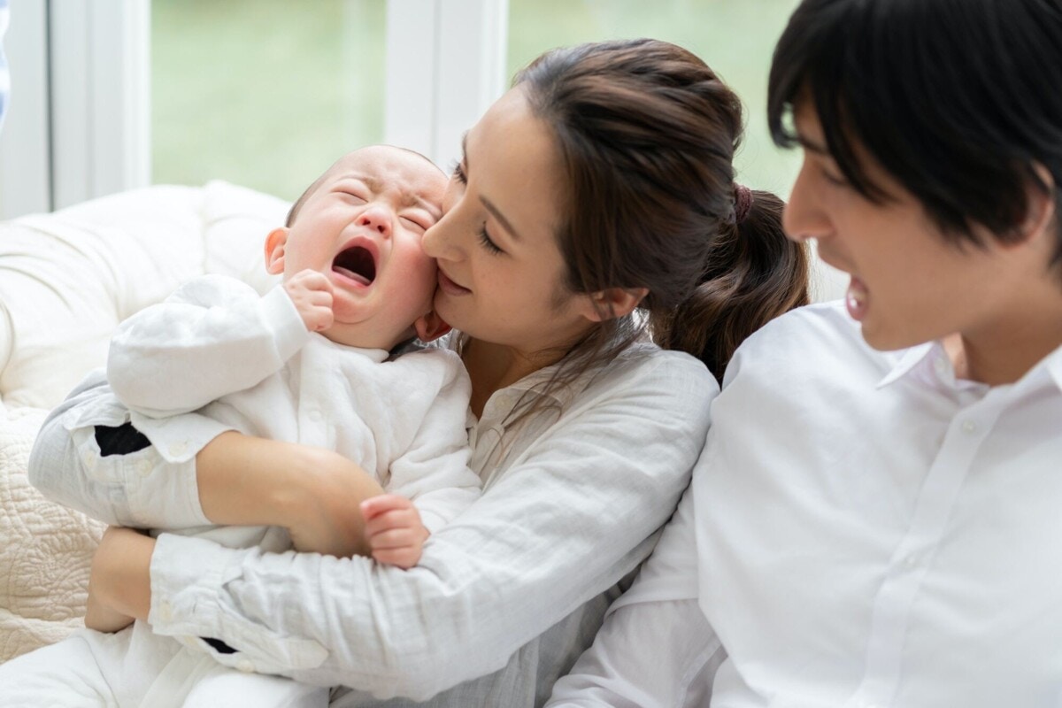 子ども　泣く　日本