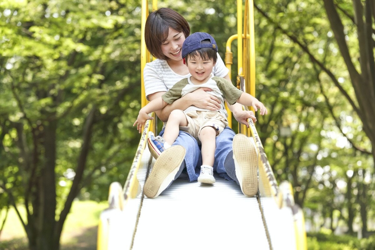 東京都内で子どもと一緒に楽しもう 屋外のアスレチック施設 大型遊具がある公園15選 ママリ