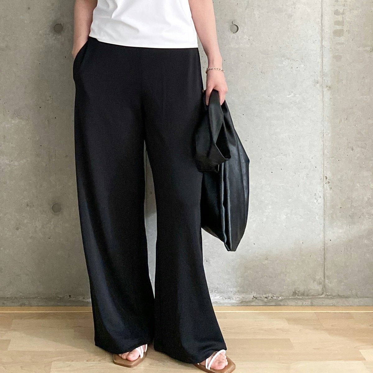 クレープストレートパンツ ダイエットせずとも美脚がかなう!【ユニクロ】SNSで話題の