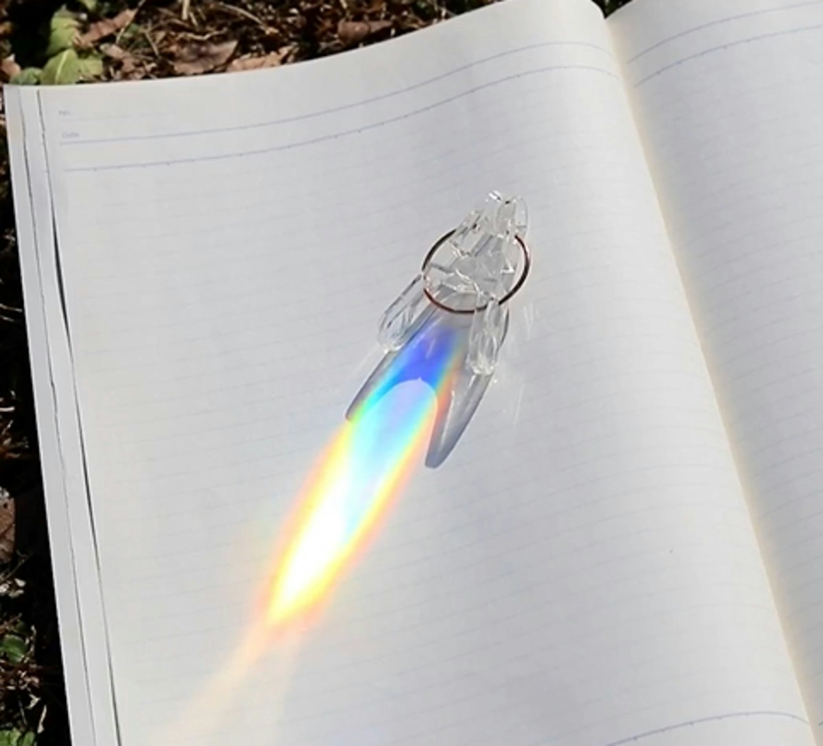 本当にロケットみたい！洗濯バサミで作り出した驚異の虹に11万いいね