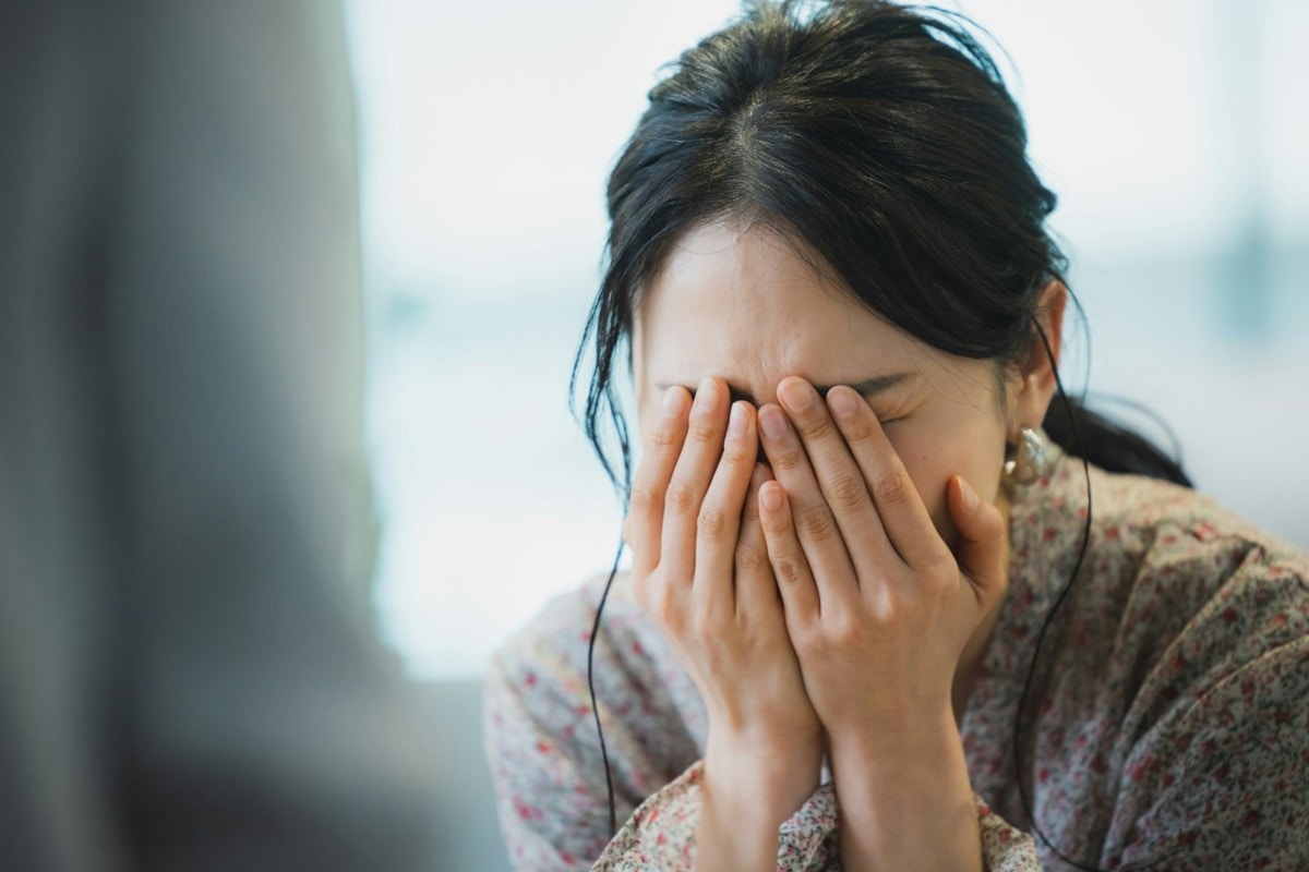 女性　涙