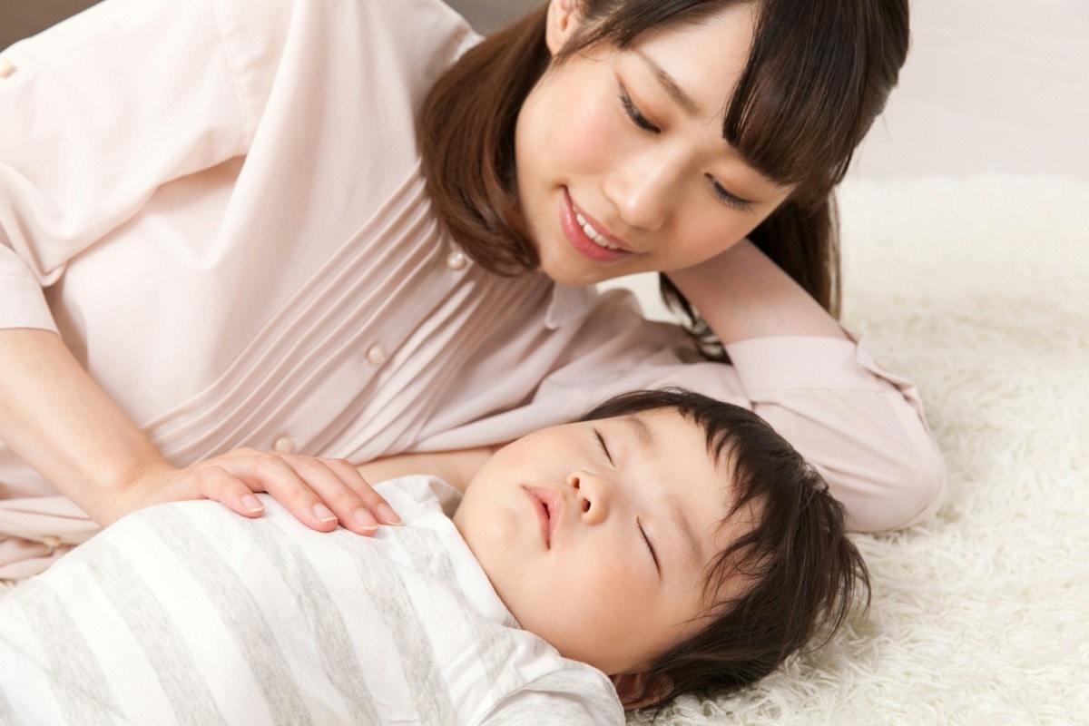 添い寝