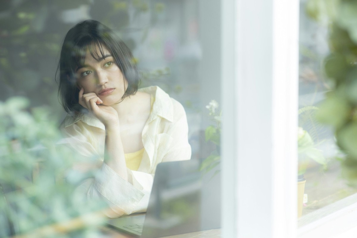 女性　ため息