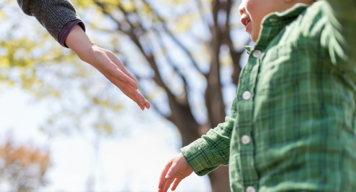 子ども　親　手