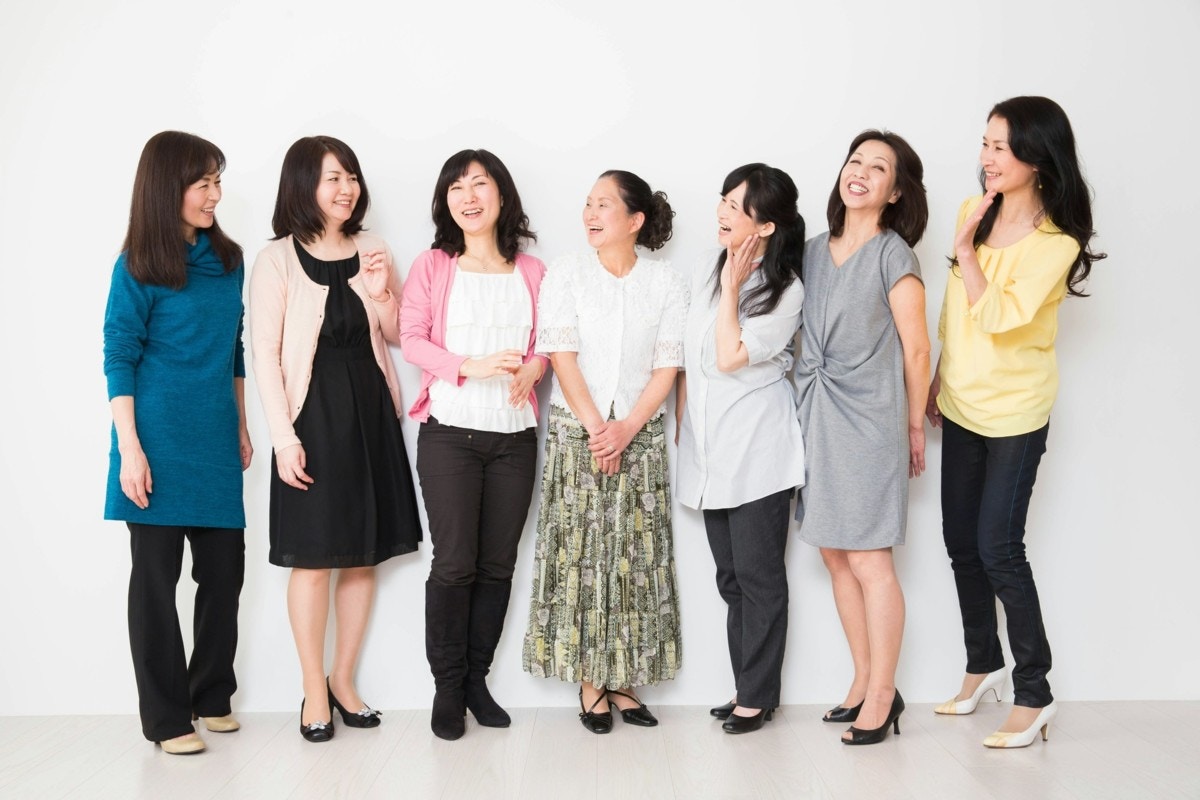 女性　友達　笑顔　日本