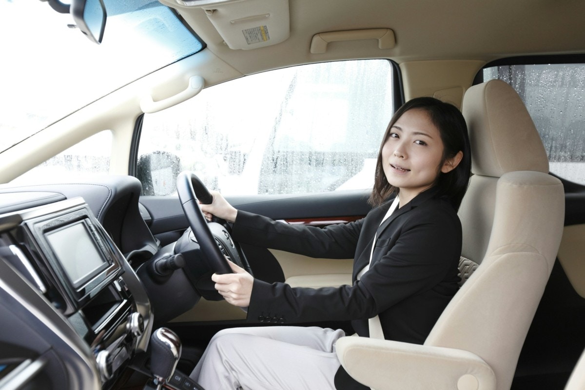 女性　出発　日本人