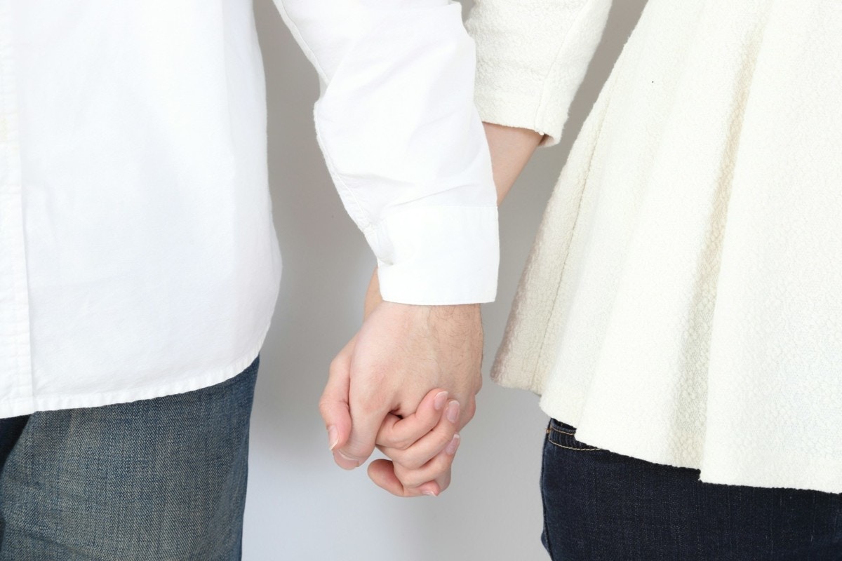 手をつなぐ