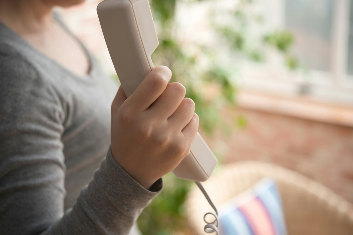 電話　女性　日本人