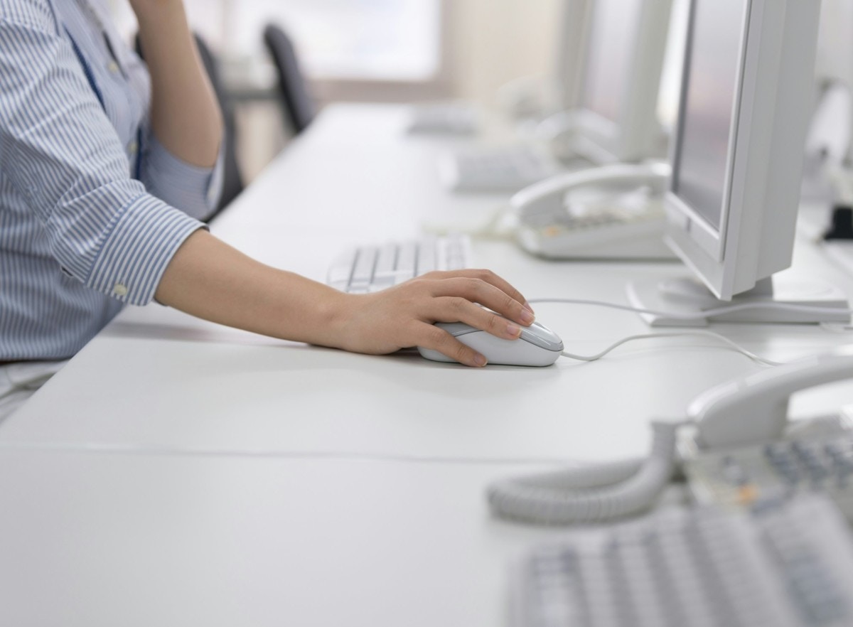 事務　女性　日本人