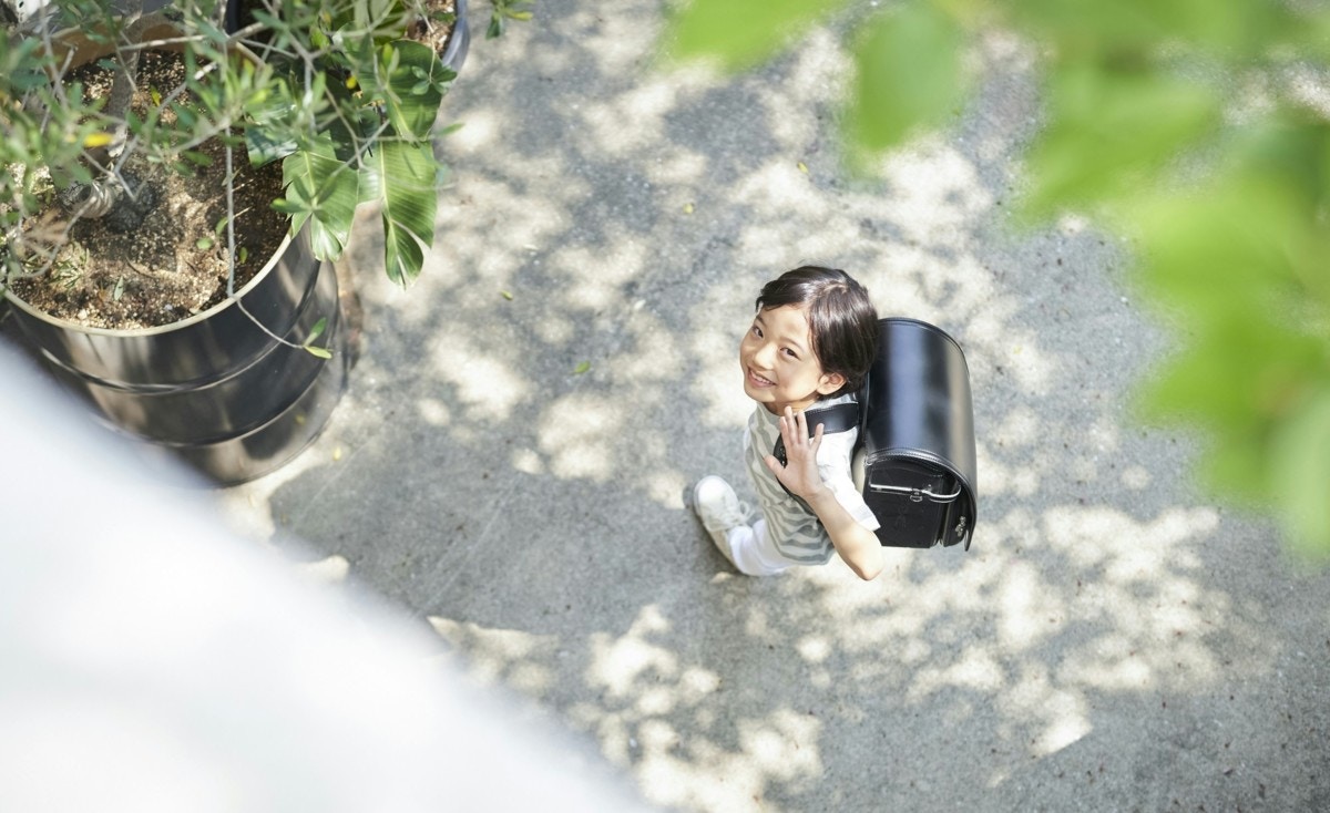 見上げる　笑顔