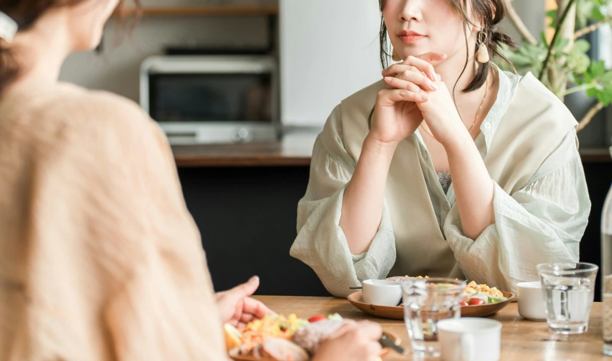 友人　カフェ　相談